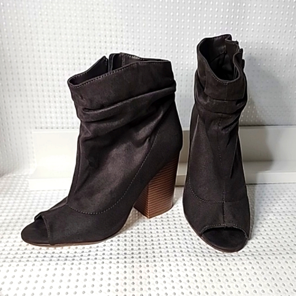 Indigo Rd Peep Toe Booties Gray Suede 3.75" High Block Heel Womens  9.5M Shoes